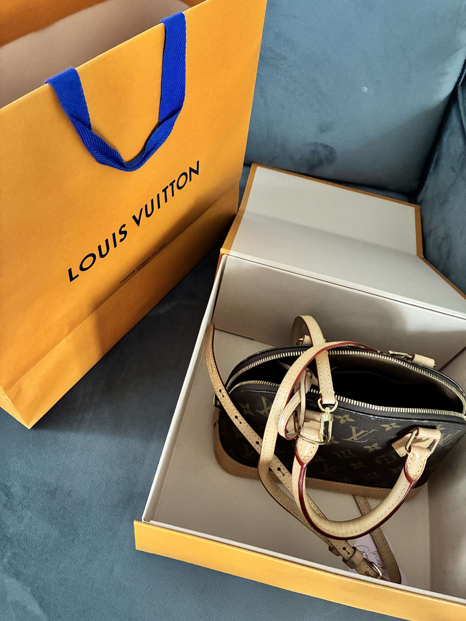 LV alma monogram