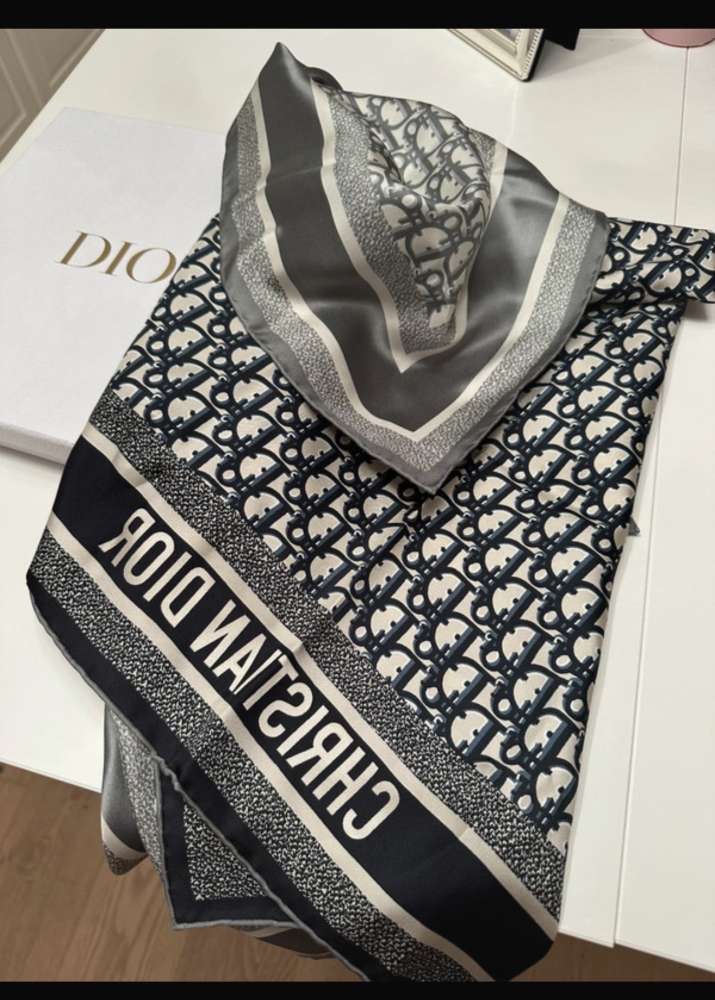 Dior šatka