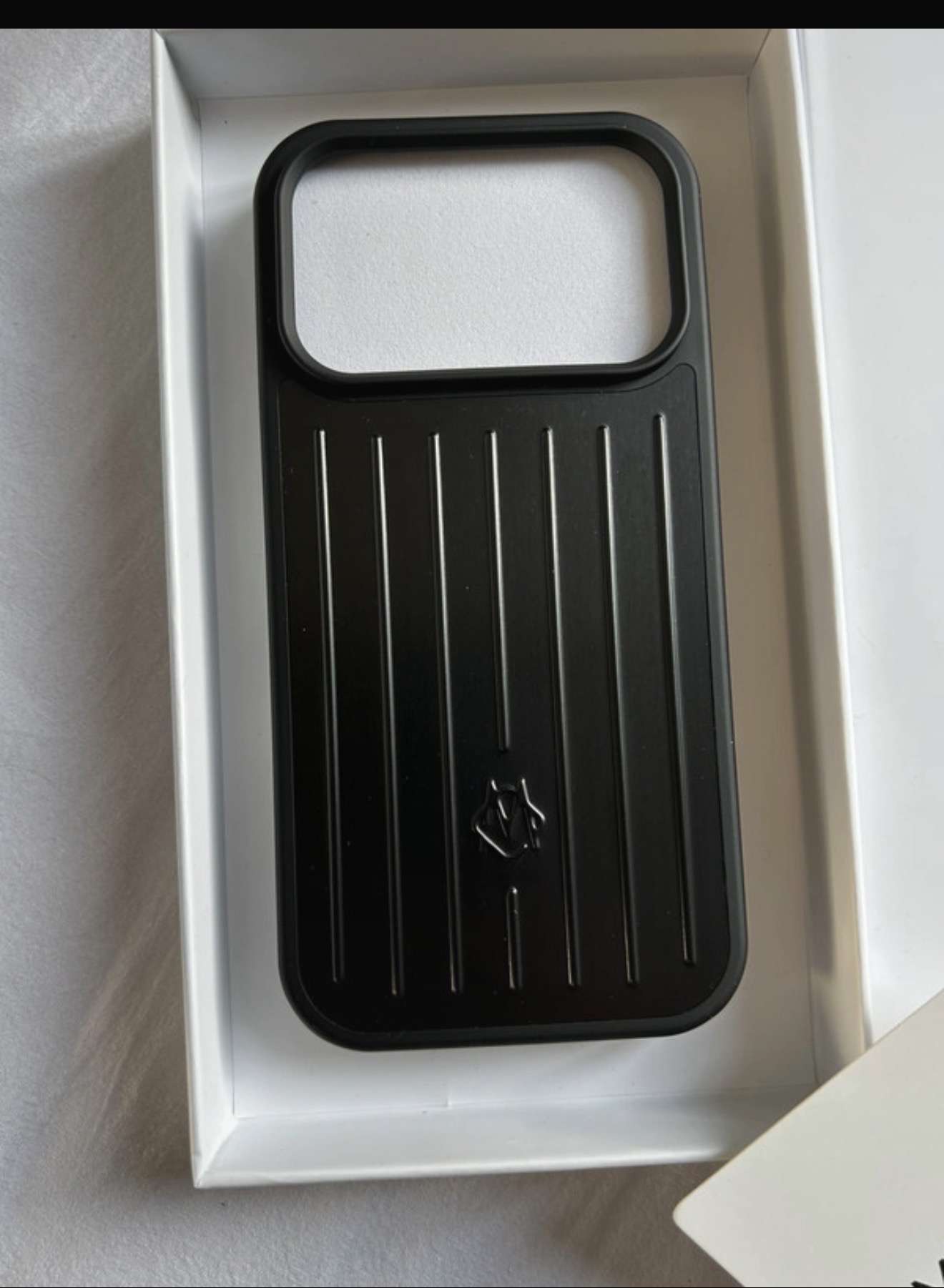 Rimowa iPhone 17 kryt