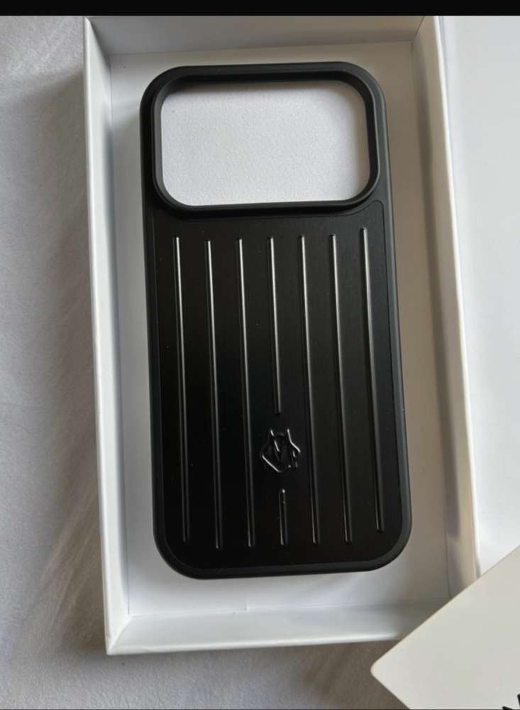 Rimowa iPhone 17 kryt
