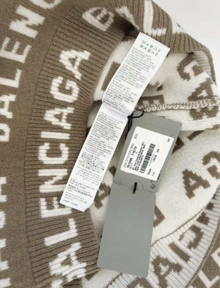 Balenciaga sveter