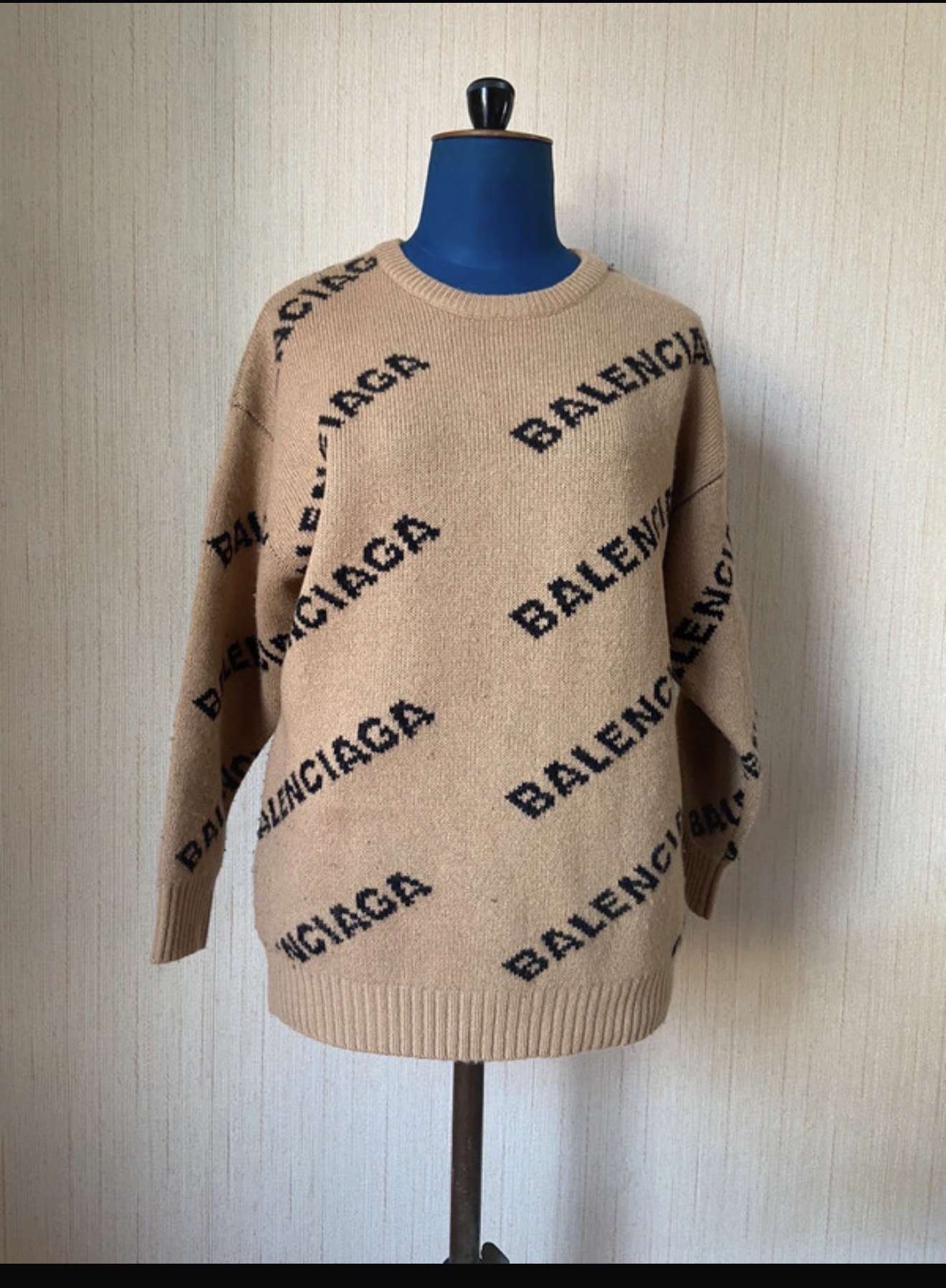 Balenciaga sveter