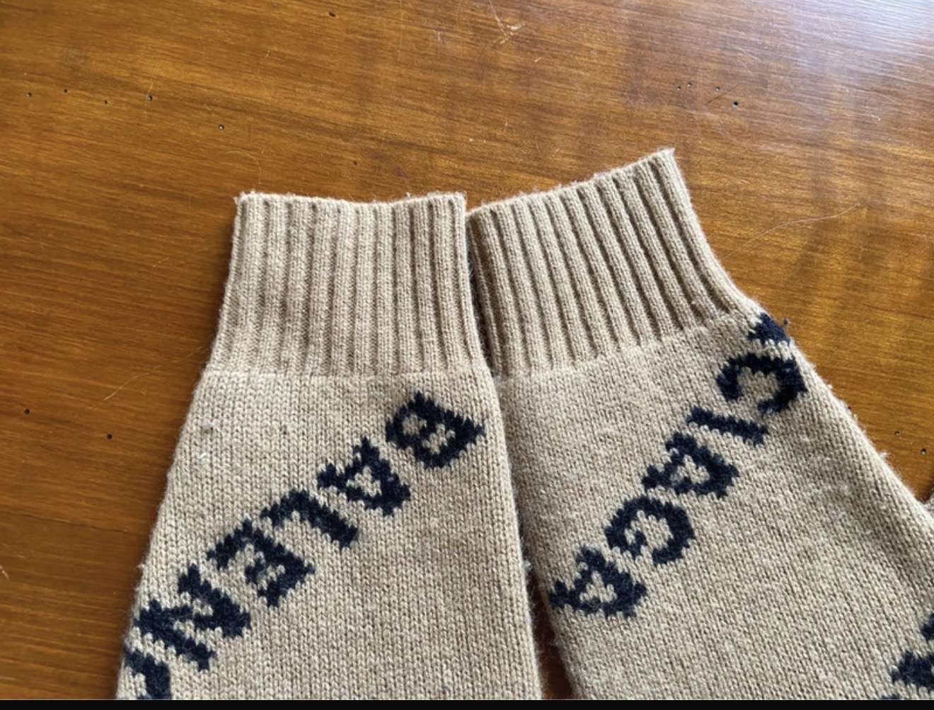 Balenciaga sveter