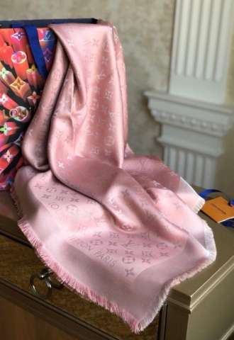 https://www.vipluxury.sk/LOUIS VUITTON RUŽOVÝ SHAWL