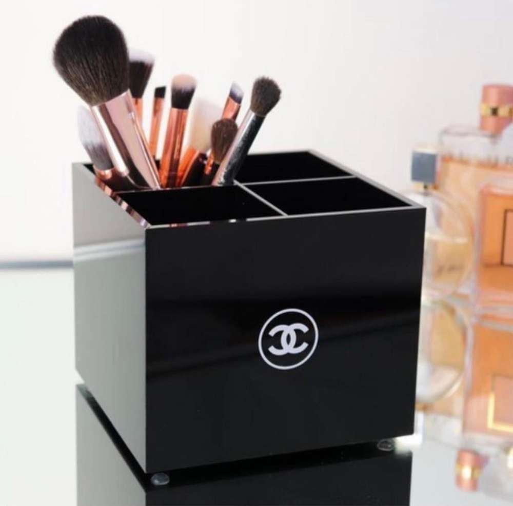 CHANEL BEAUTY DRŽIAK