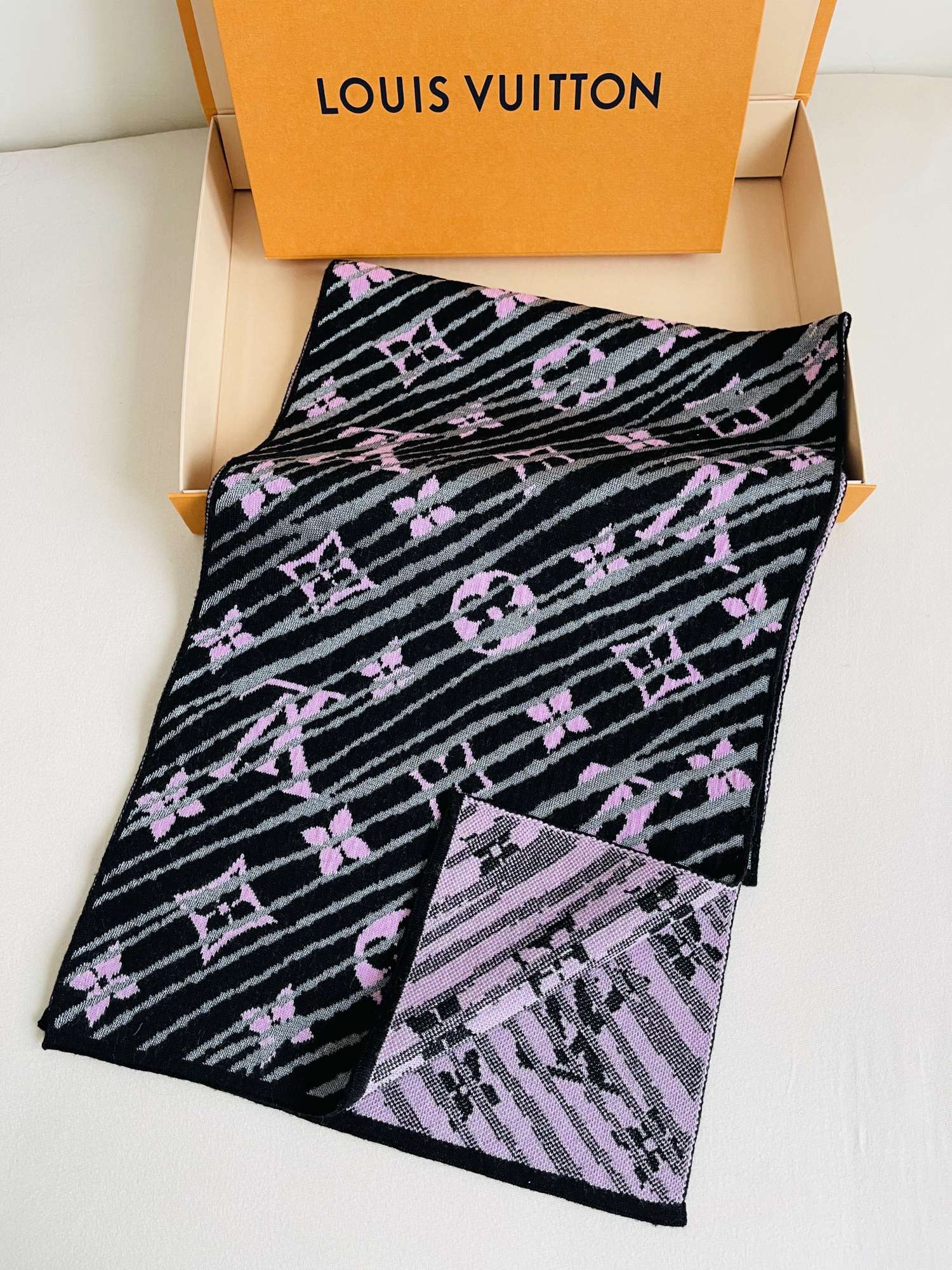 LOUIS VUITTON KRÁSNY ŠÁL