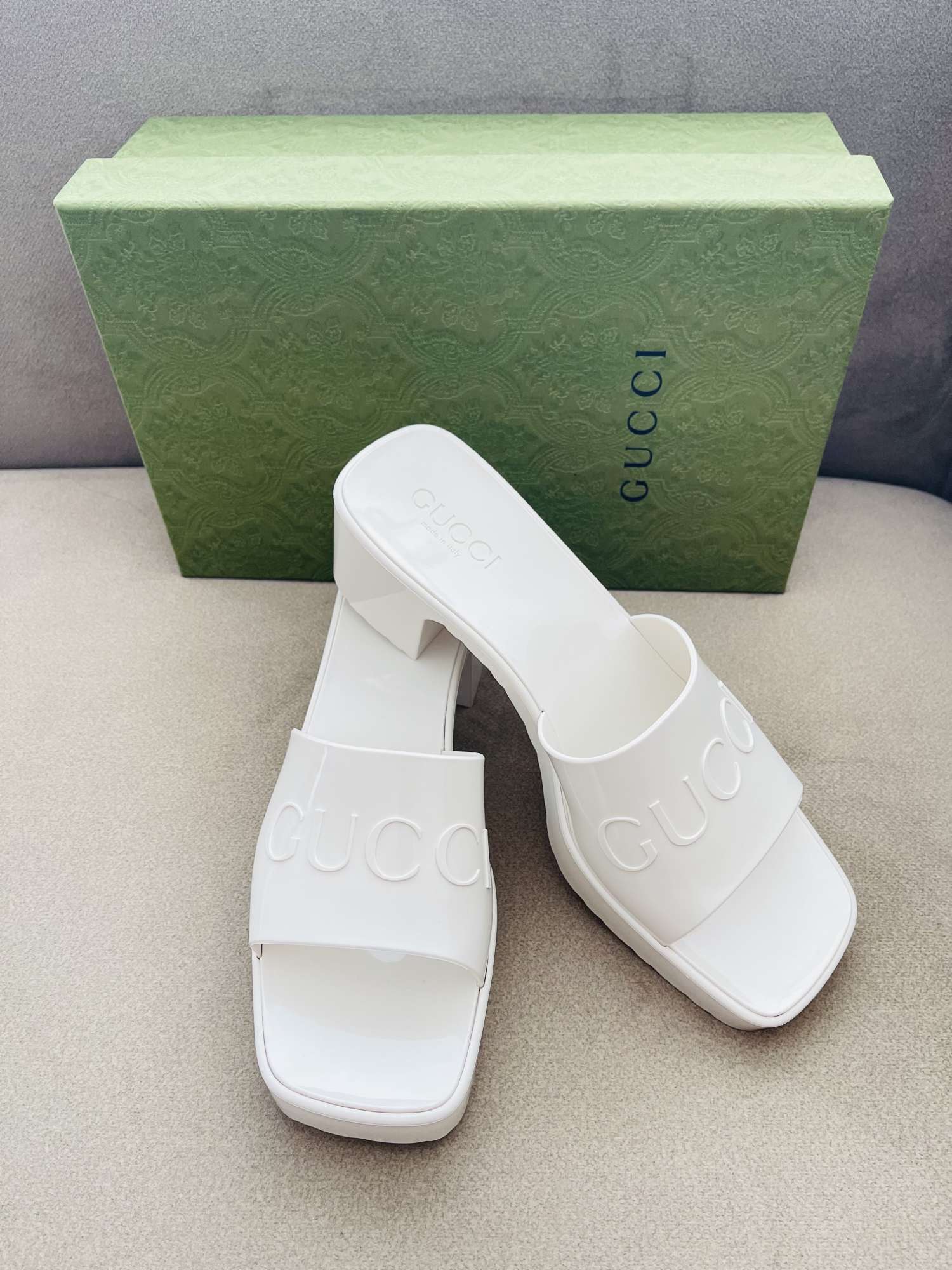 GUCCI KRÁSNE ŠĽAPKY