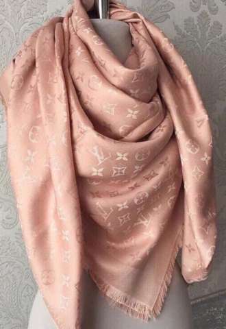 https://www.vipluxury.sk/LOUIS VUITTON SUPER KOMBINOVATEĽNÝ SHAWL