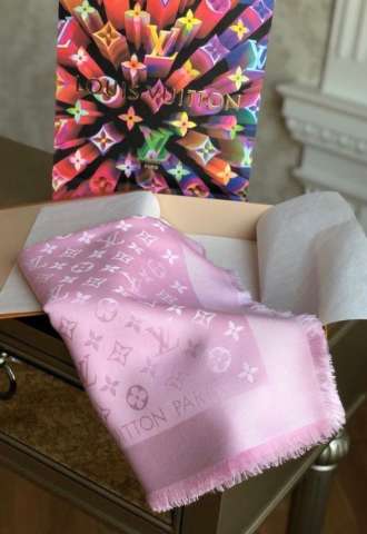 https://www.vipluxury.sk/LOUIS VUITTON BABY PINK SHAWL