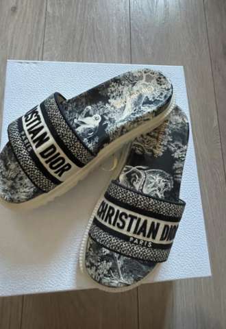 https://www.vipluxury.sk/Dior šľapky