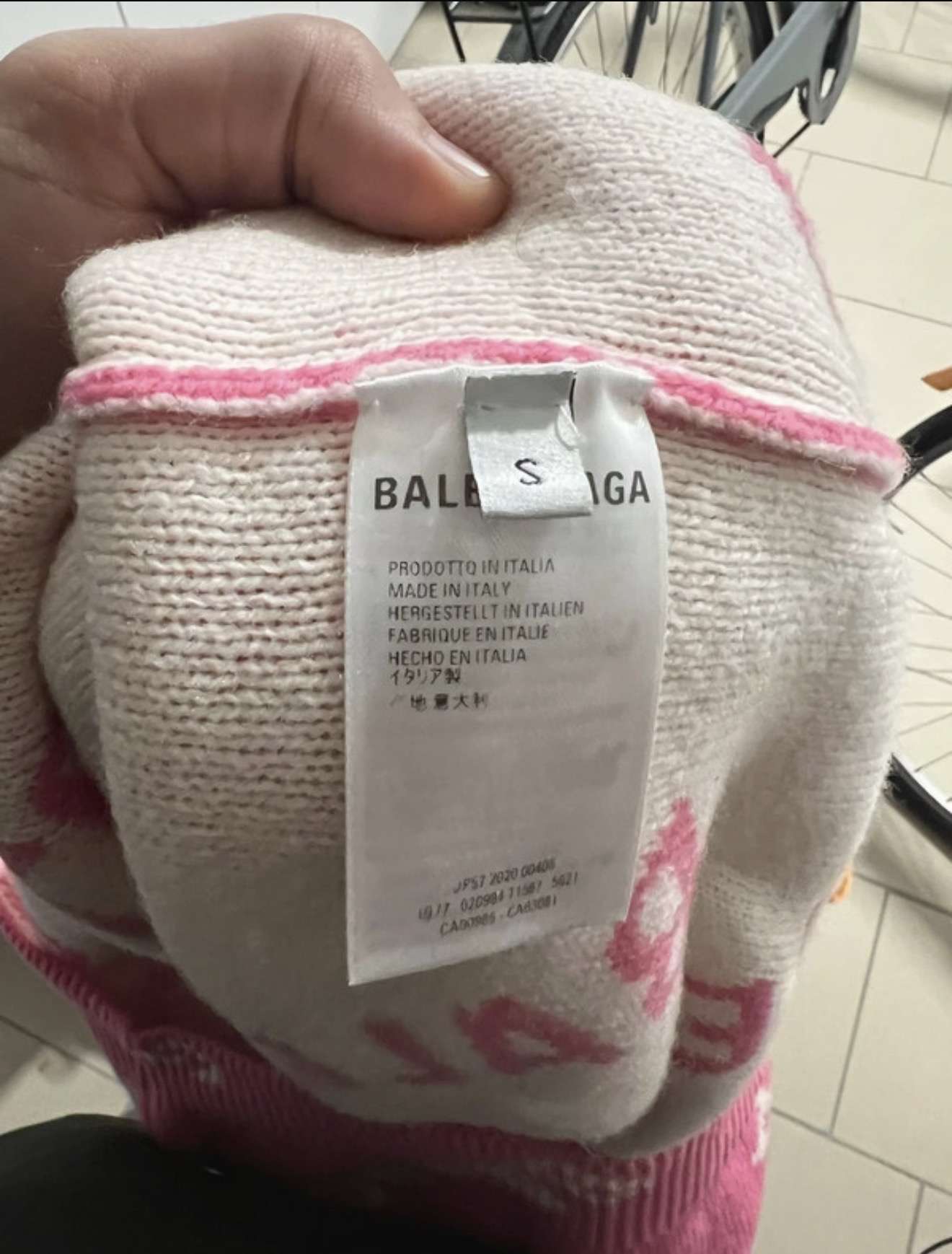 Balenciaga sveter