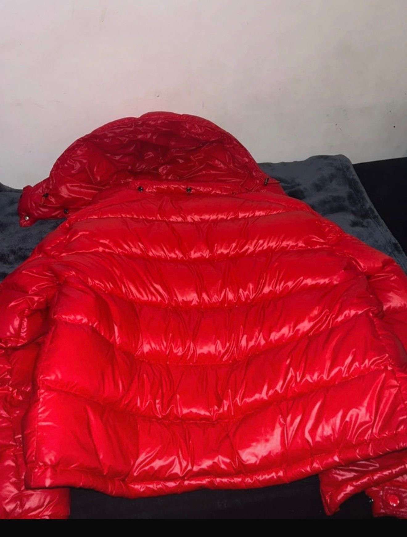 Moncler bunda červena