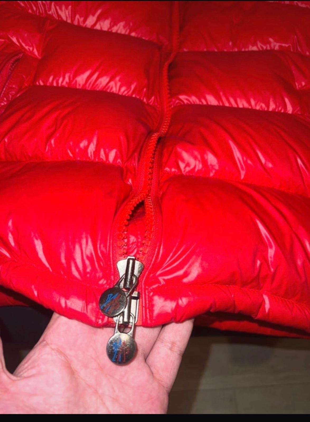 Moncler bunda červena