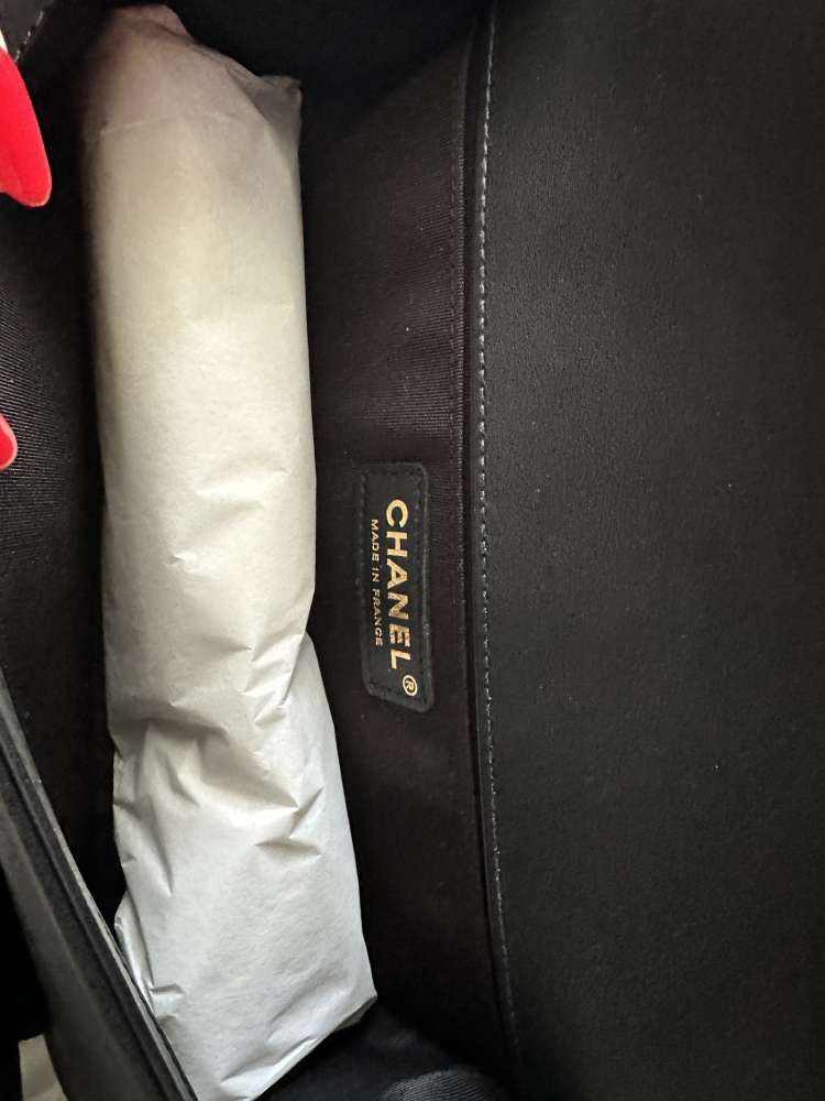 Chanel boy medium