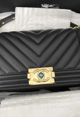 https://www.vipluxury.sk/Chanel boy medium