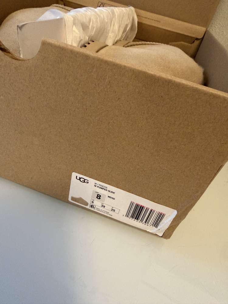 UGG Pumped Slides válenky 39