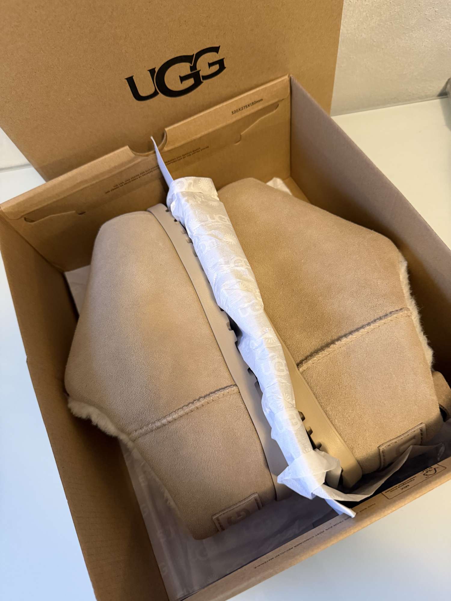 UGG Pumped Slides válenky 39