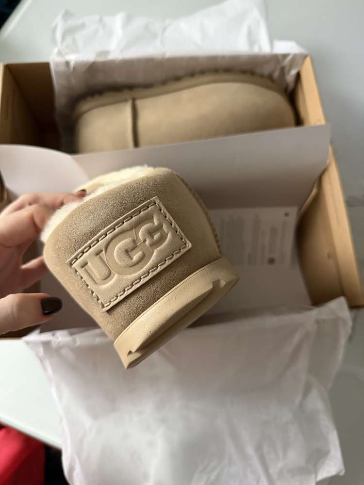 UGG Pumped Slides válenky 39