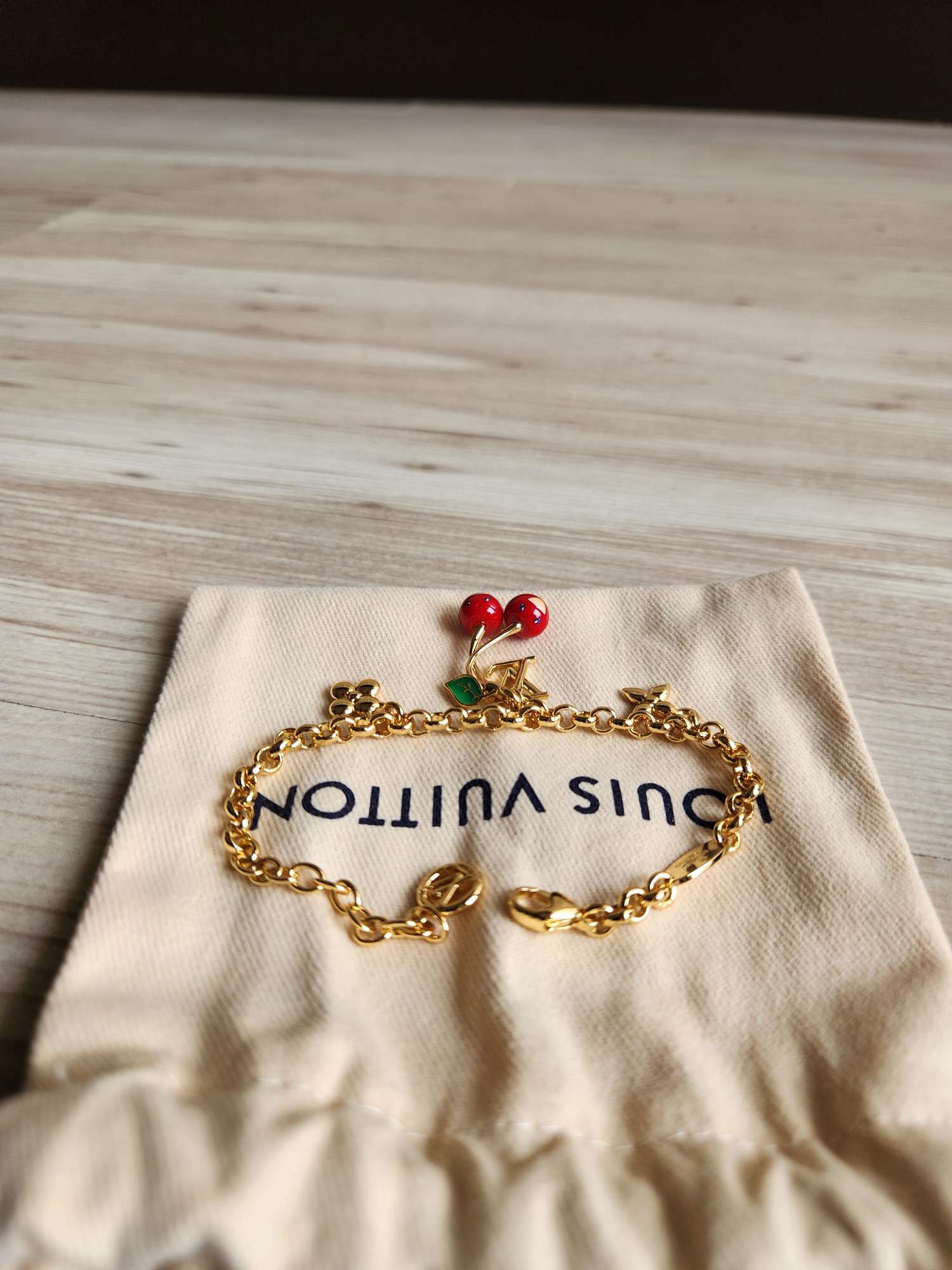 Louis Vuitton Naramek