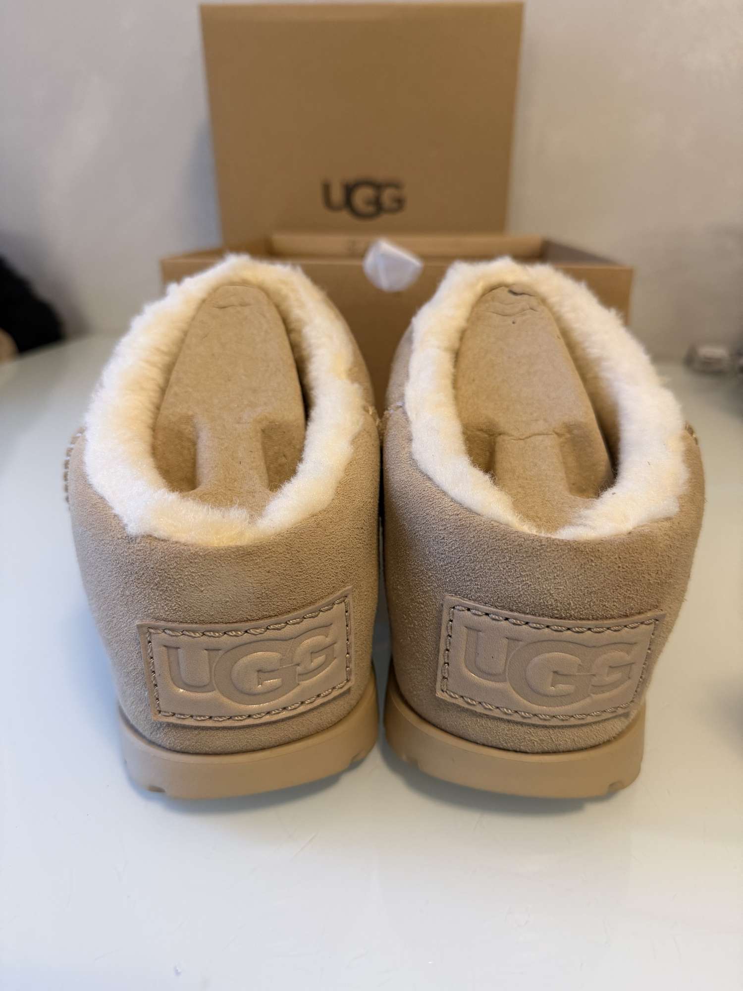UGG Pumped Slides válenky 40