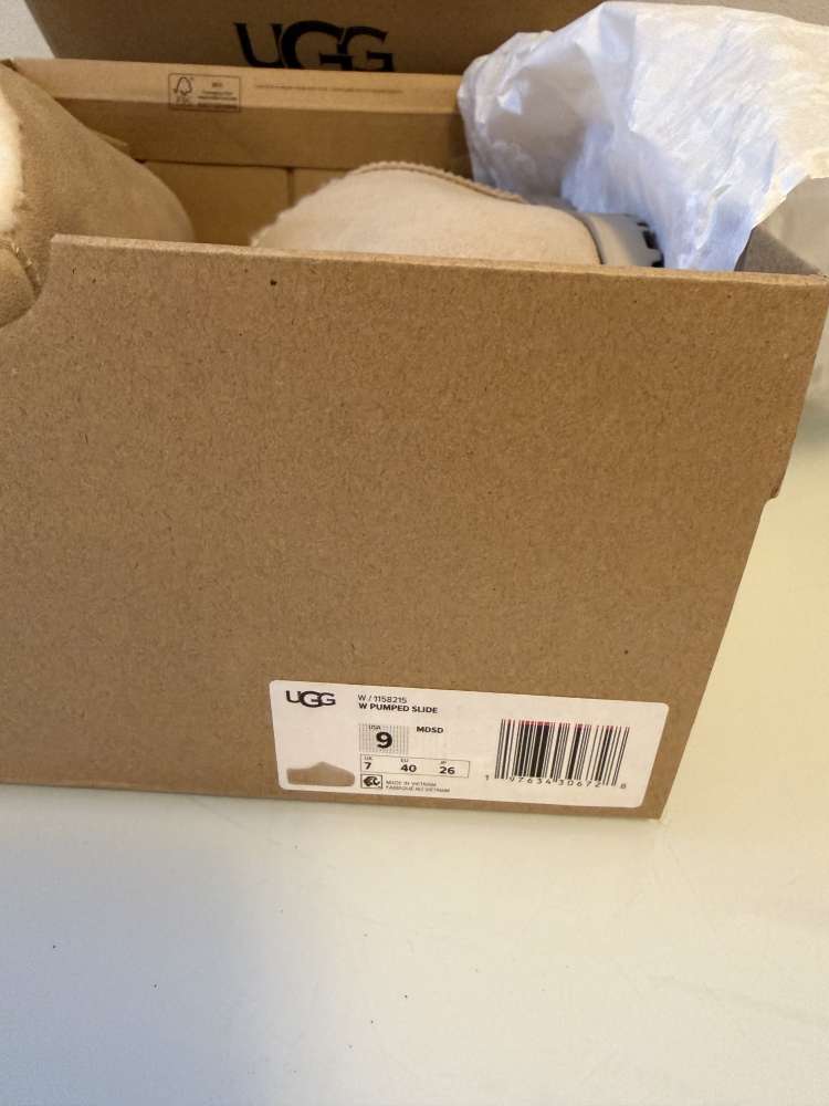 UGG Pumped Slides válenky 40