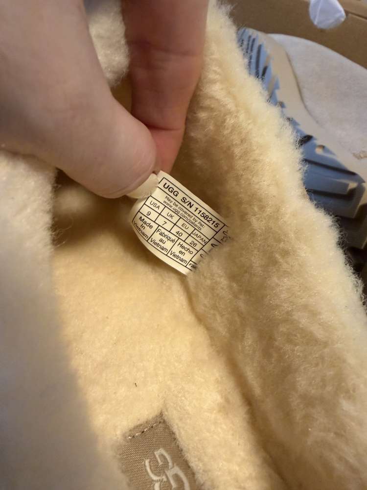 UGG Pumped Slides válenky 40