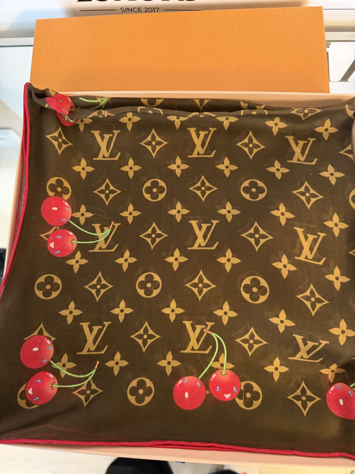 Louis Vuitton x Murakami šatka