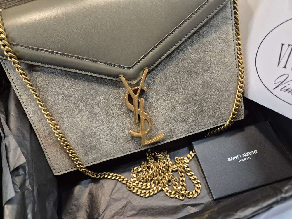 Nová YSL Cassandra Medium Suede Olive