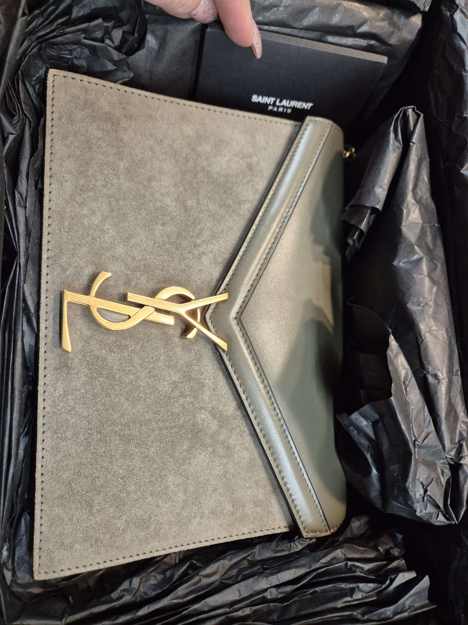 Nová YSL Cassandra Medium Suede Olive