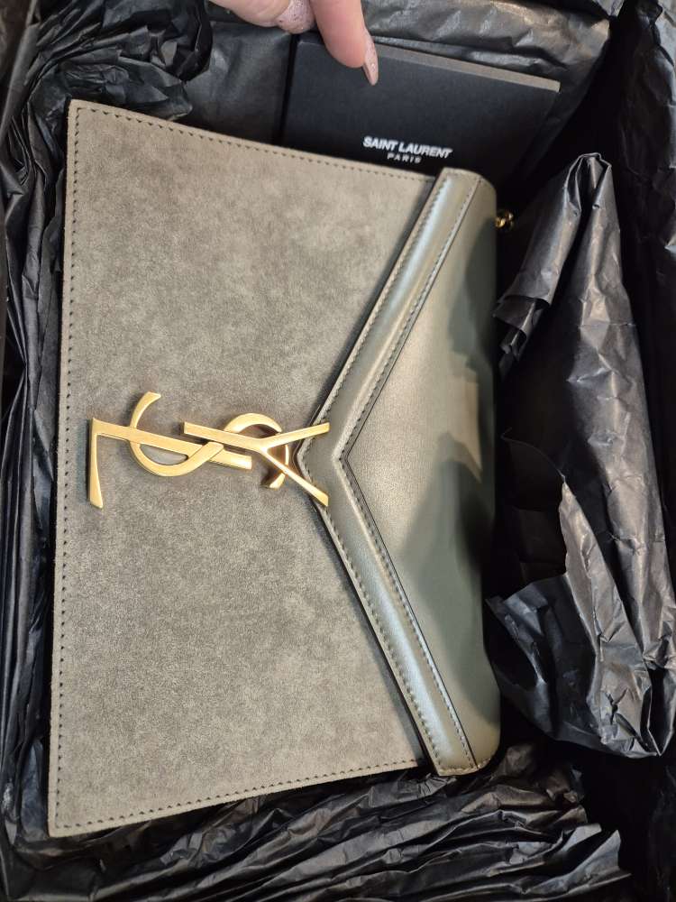 Nová YSL Cassandra Medium Suede Olive