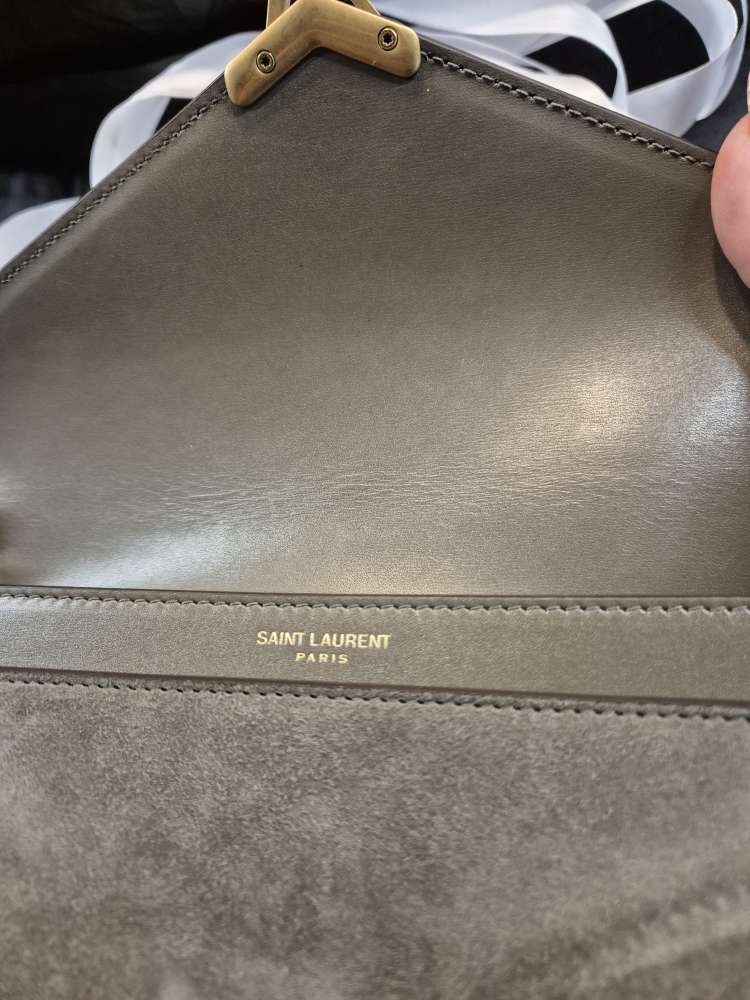 Nová YSL Cassandra Medium Suede Olive