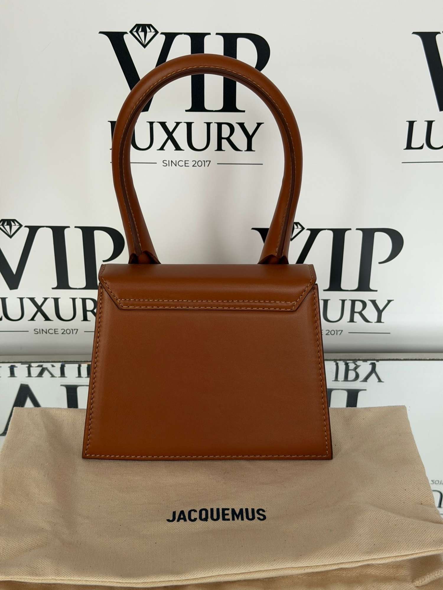 Jacquemus kabelka gold