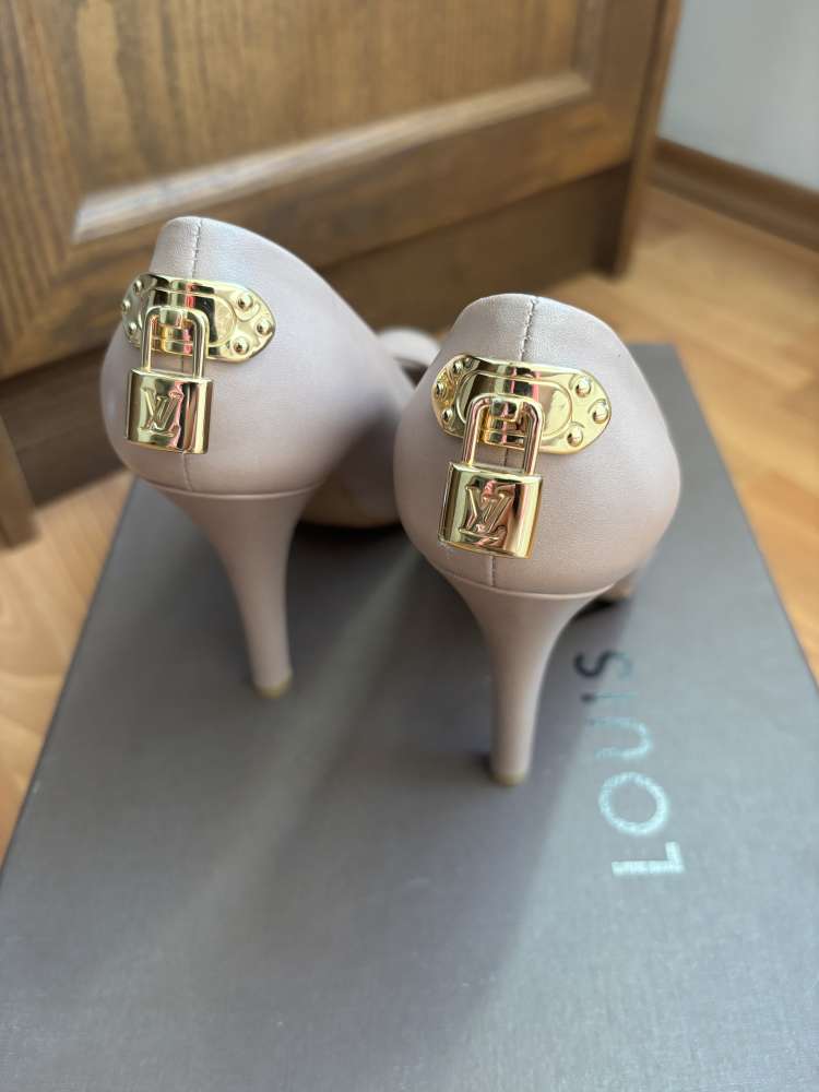 Louis Vuitton lodičky