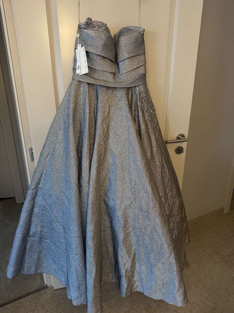 Trblietave plesove saty Paula Richi