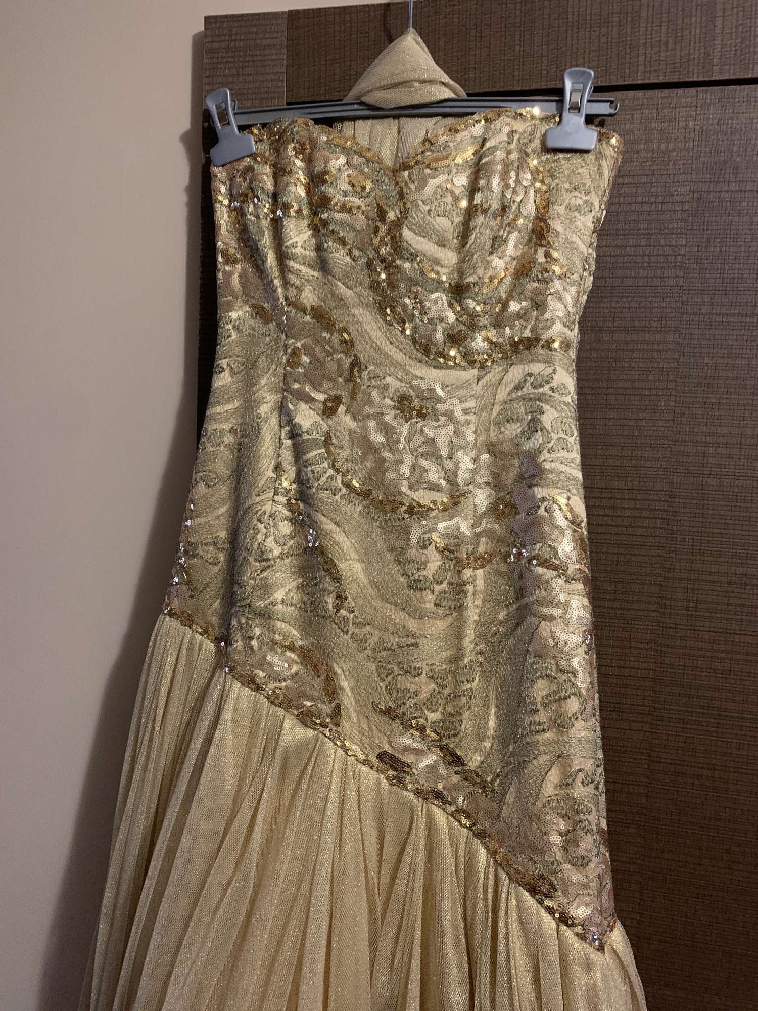 Zlate plesove saty Martina Kallai