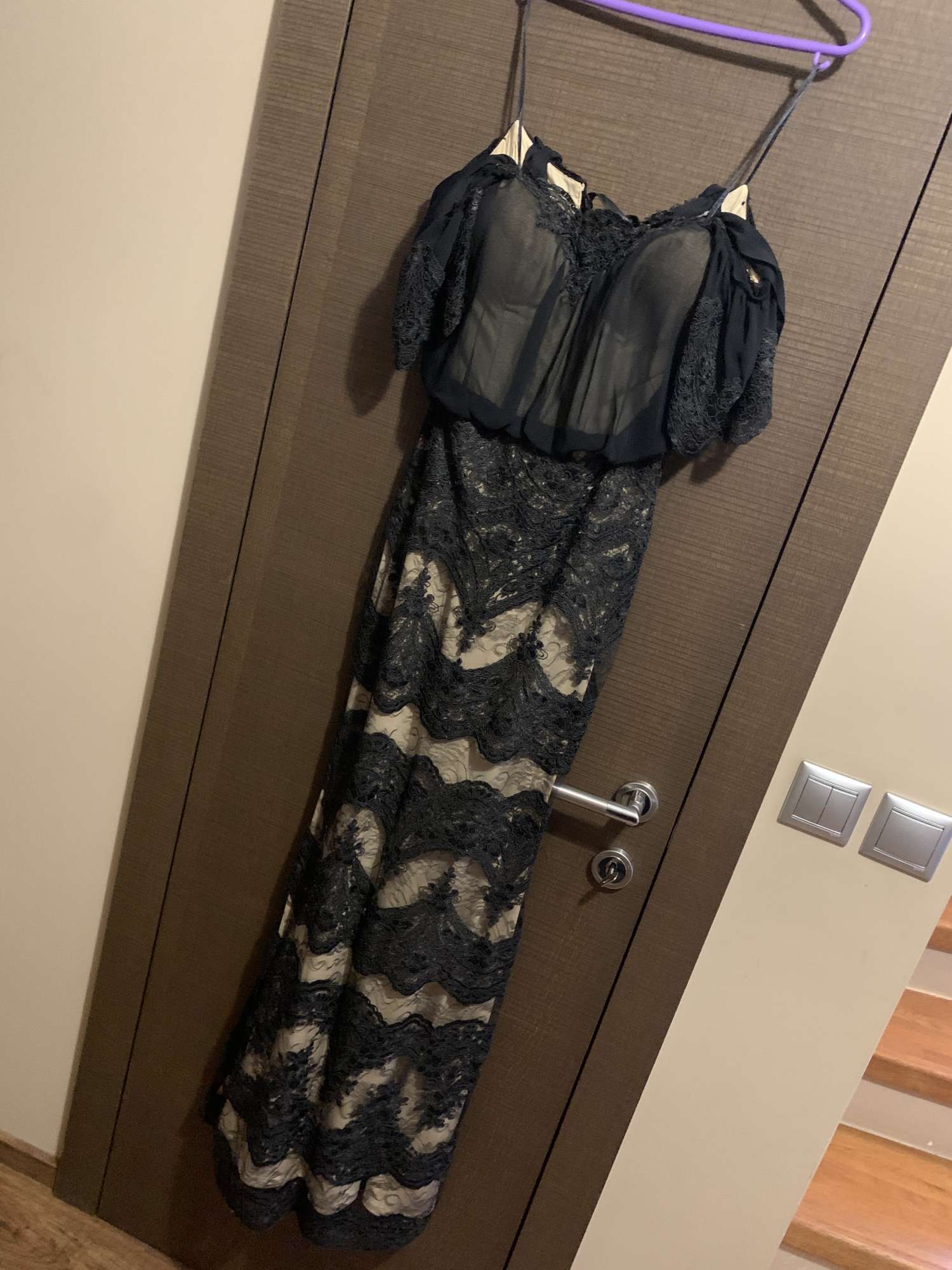 Plesove saty s viazanim na chrbte