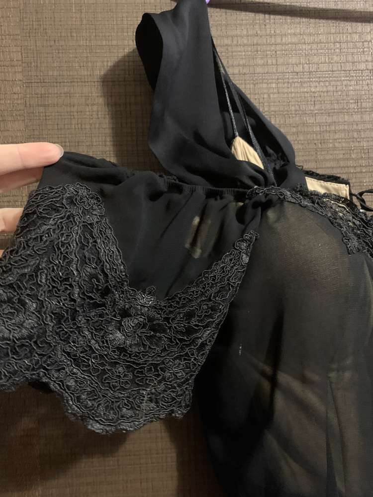 Plesove saty s viazanim na chrbte