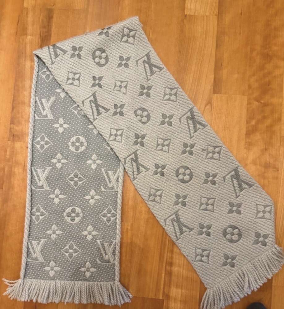Louis Vuitton šál