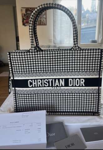 https://www.vipluxury.sk/Dior tote