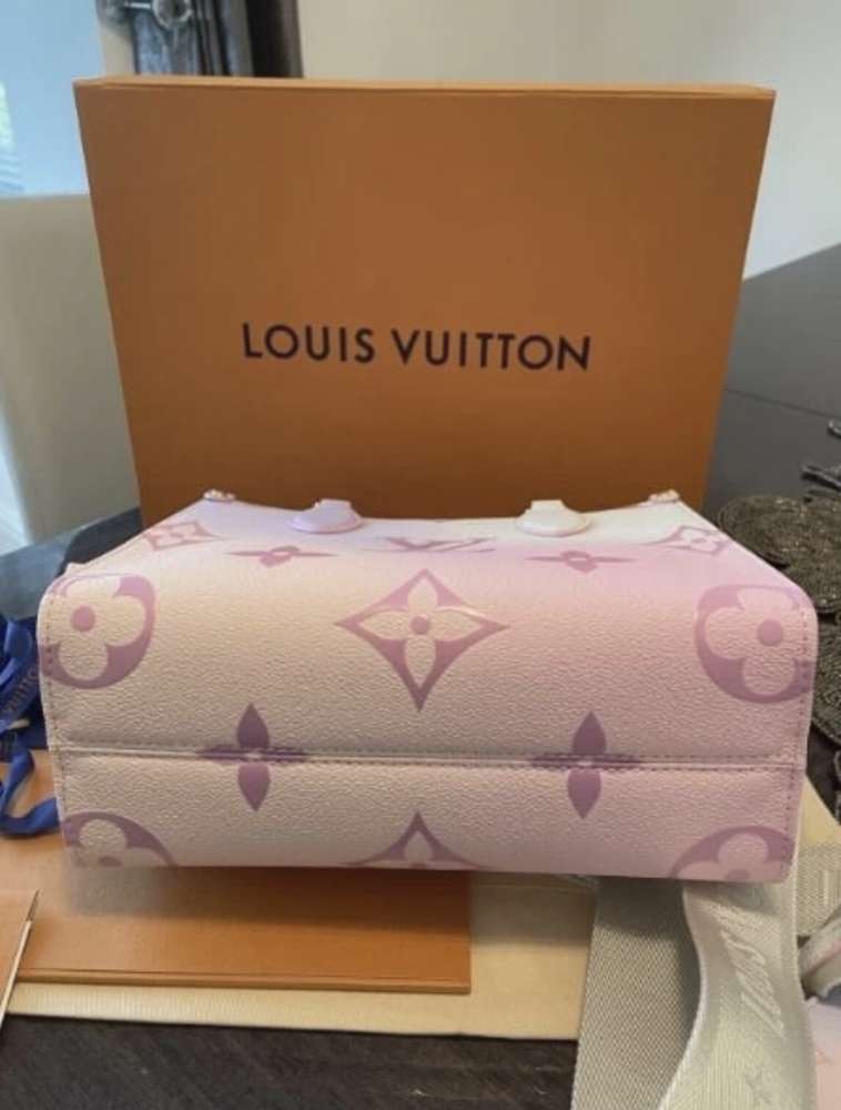 Louis Vuitton Onthego PM