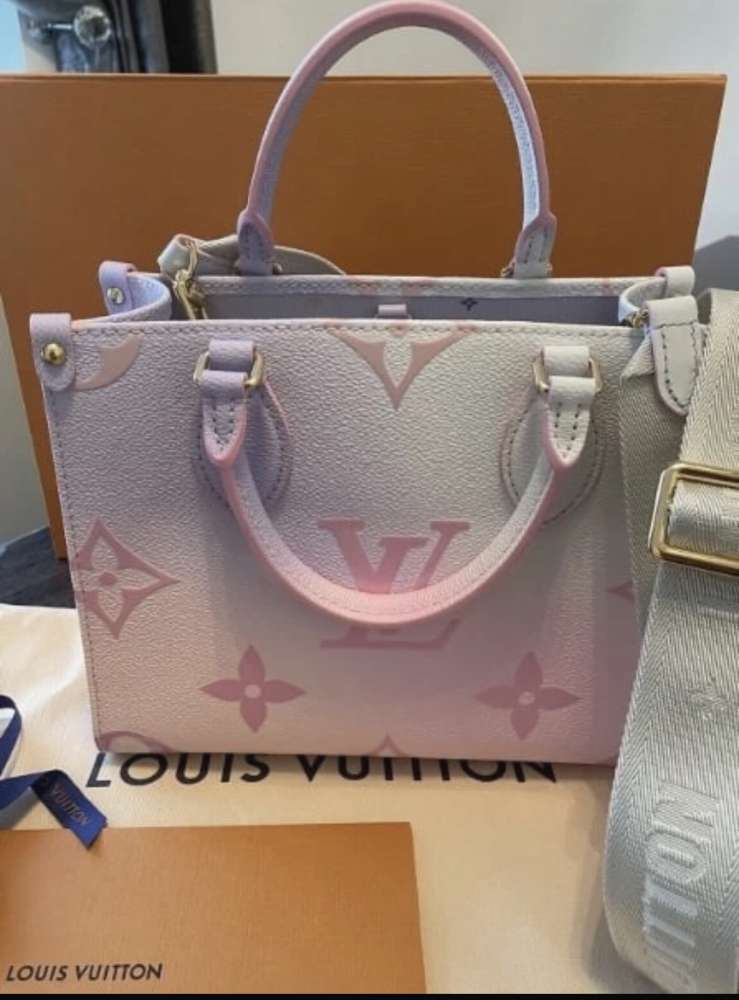 Louis Vuitton Onthego PM