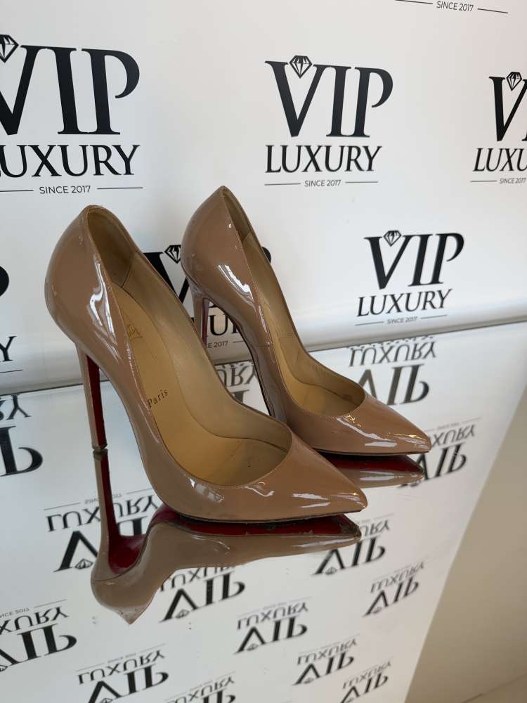 Christian Louboutin lodičky