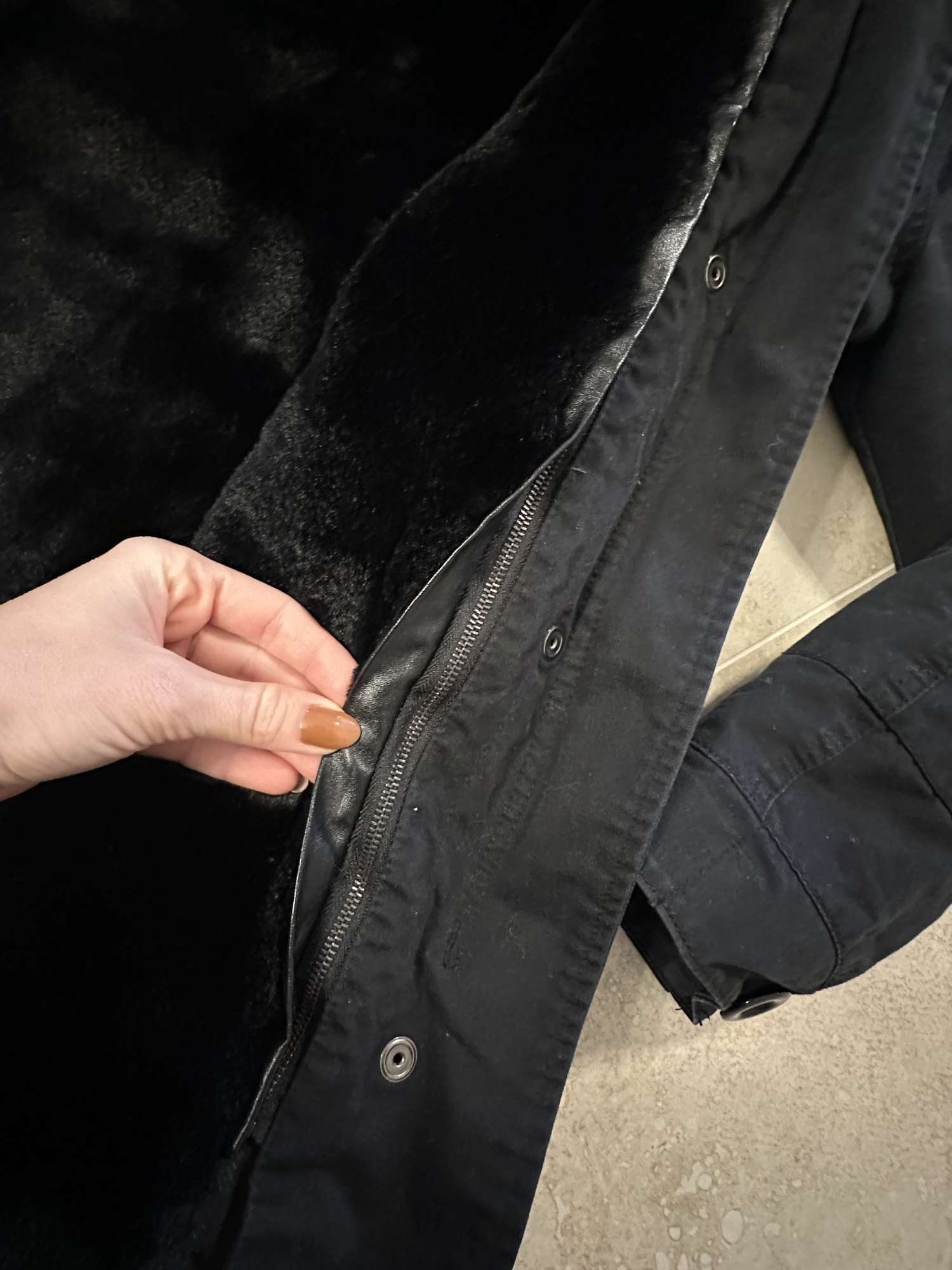 Cierna parka s mega hustou kozusinou