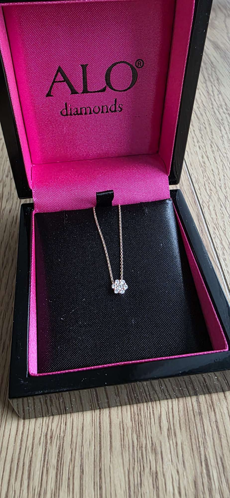 ALO diamantový náhrdelník s ružovým zlatom