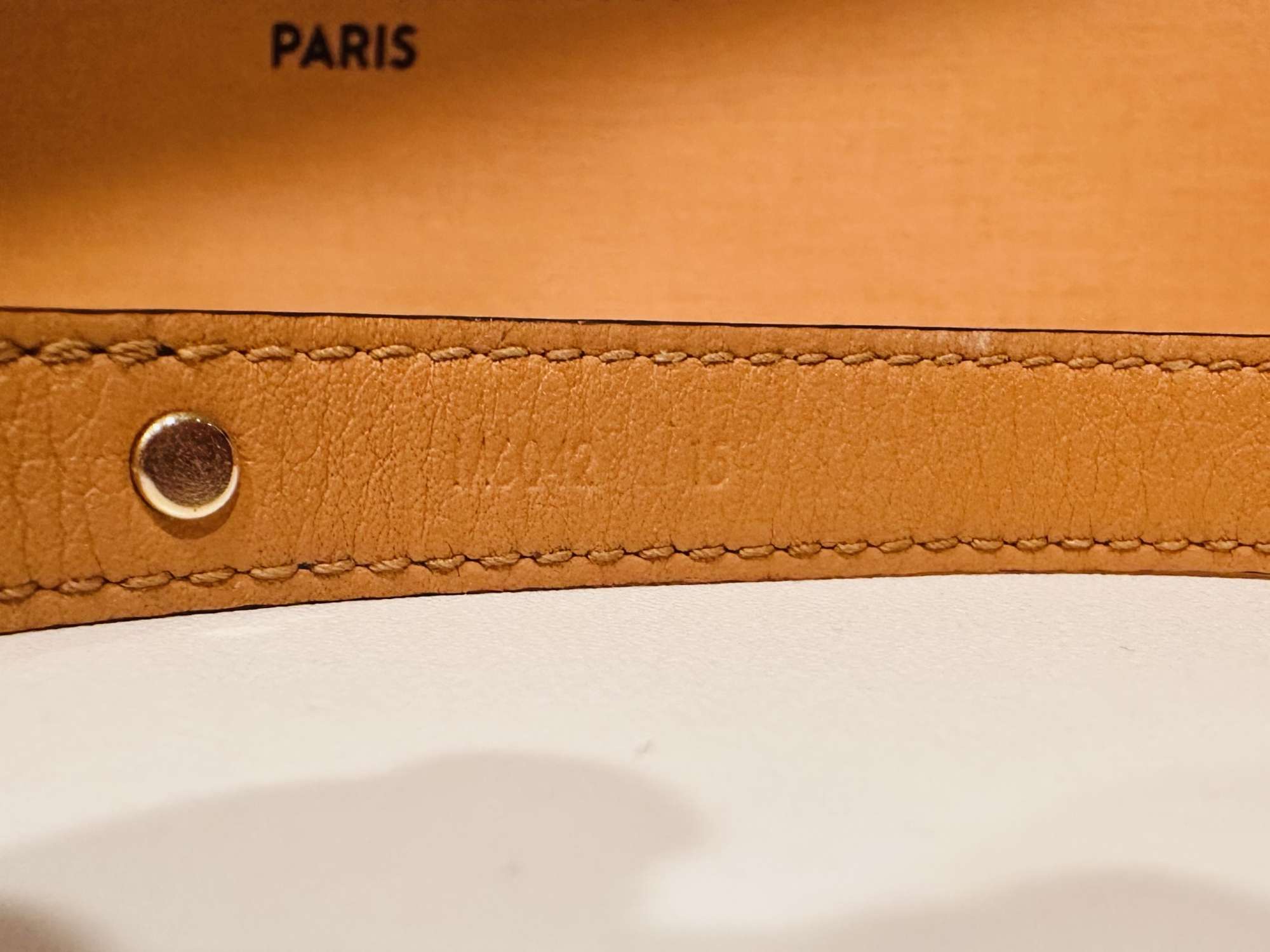 Louis Vuitton Essential V náramok