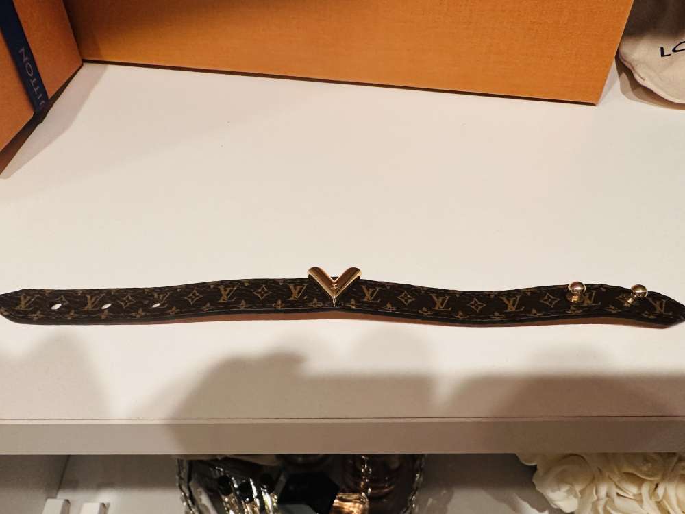 Louis Vuitton Essential V náramok