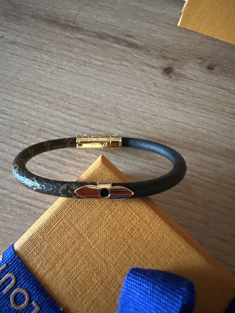 Louis Vuitton Daily Confidential náramok