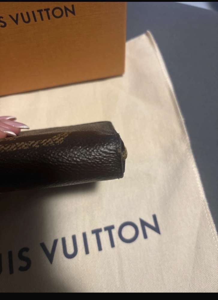 Louis Vuitton Zippy coin wallet