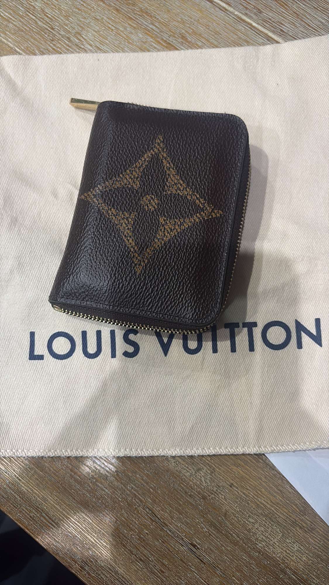 Louis Vuitton Zippy coin wallet