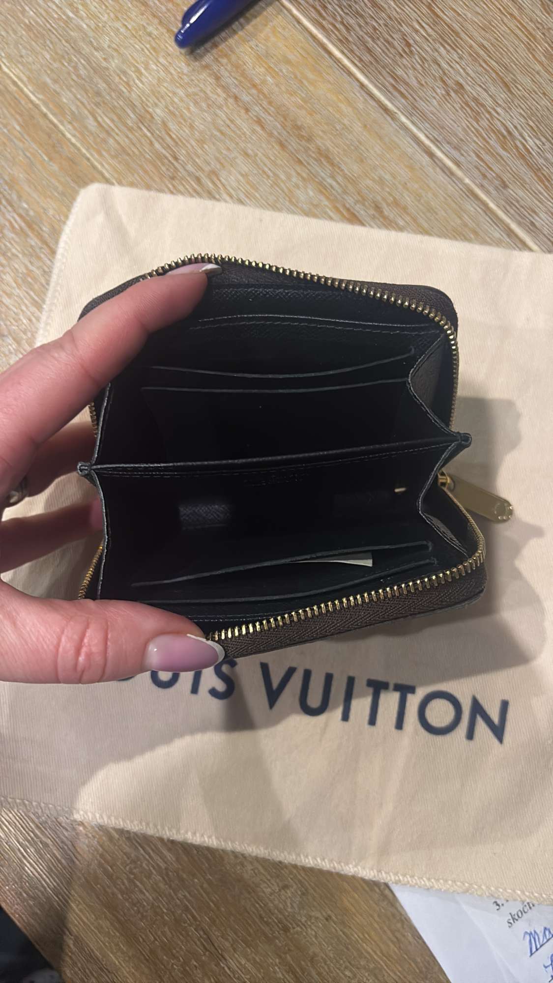 Louis Vuitton Zippy coin wallet